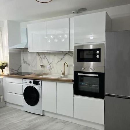 Beau Duplex Au Centre Ville. Mantes-la-Jolie Luaran gambar