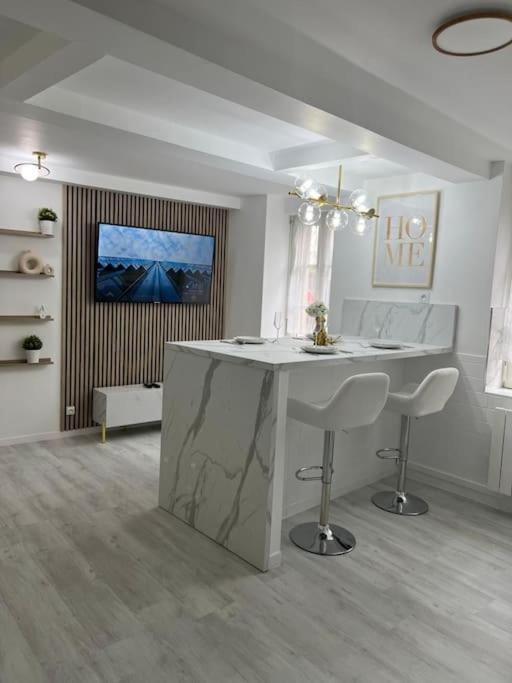 Beau Duplex Au Centre Ville. Mantes-la-Jolie Luaran gambar