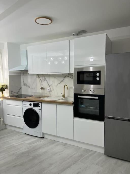 Beau Duplex Au Centre Ville. Mantes-la-Jolie Luaran gambar