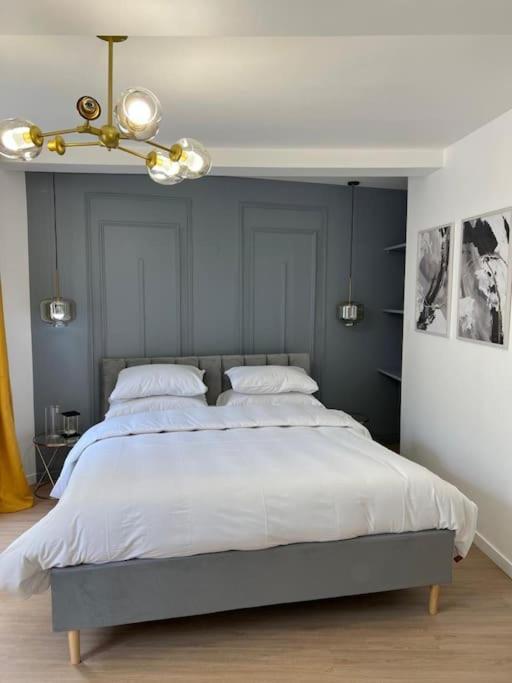 Beau Duplex Au Centre Ville. Mantes-la-Jolie Luaran gambar